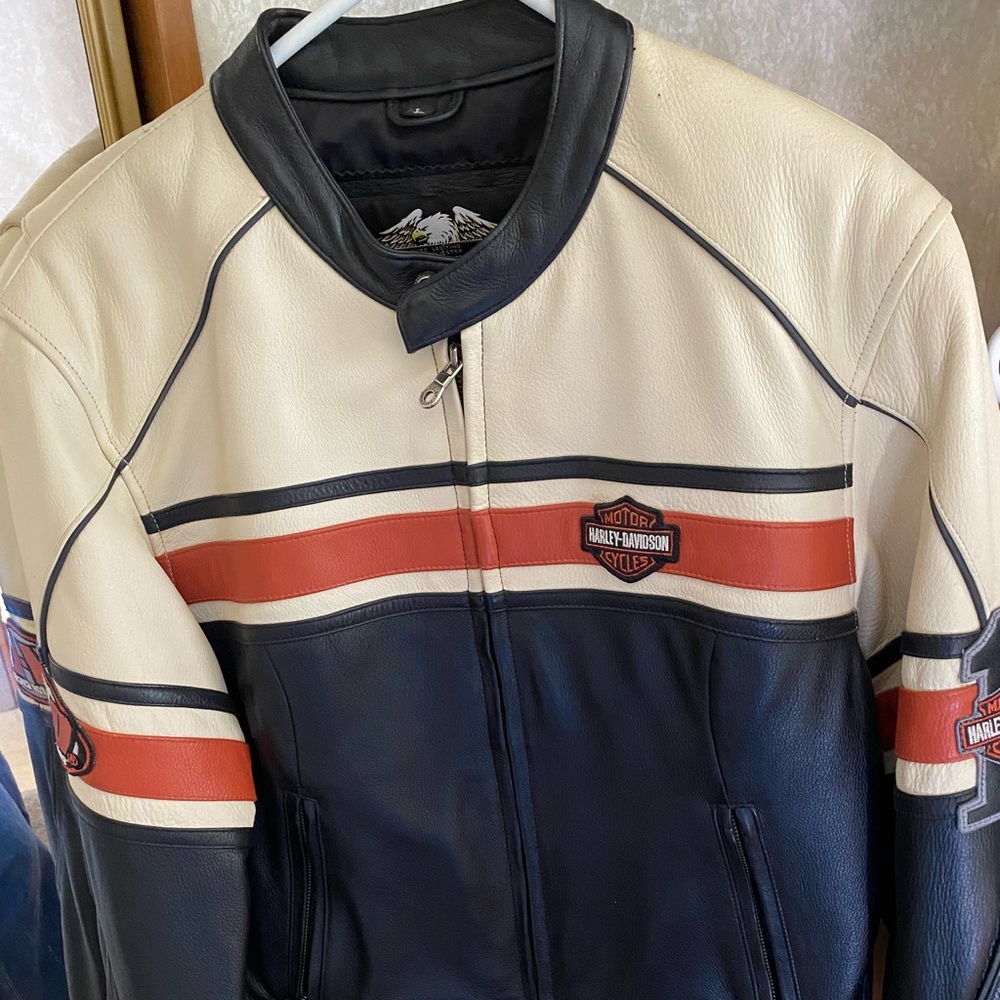 Women’s Harley Davidson Jacket Size Large.